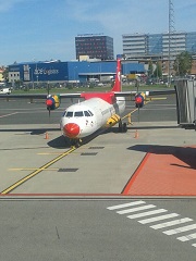 Жена назвала этот самолетик, доставивший их из Таллинна в Копенгаген, "трехколесным самокатиком"...